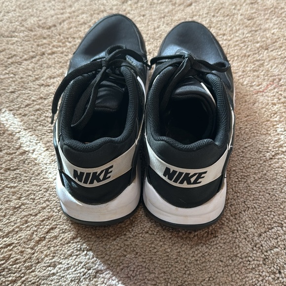 Nike - Picture 2 of 5